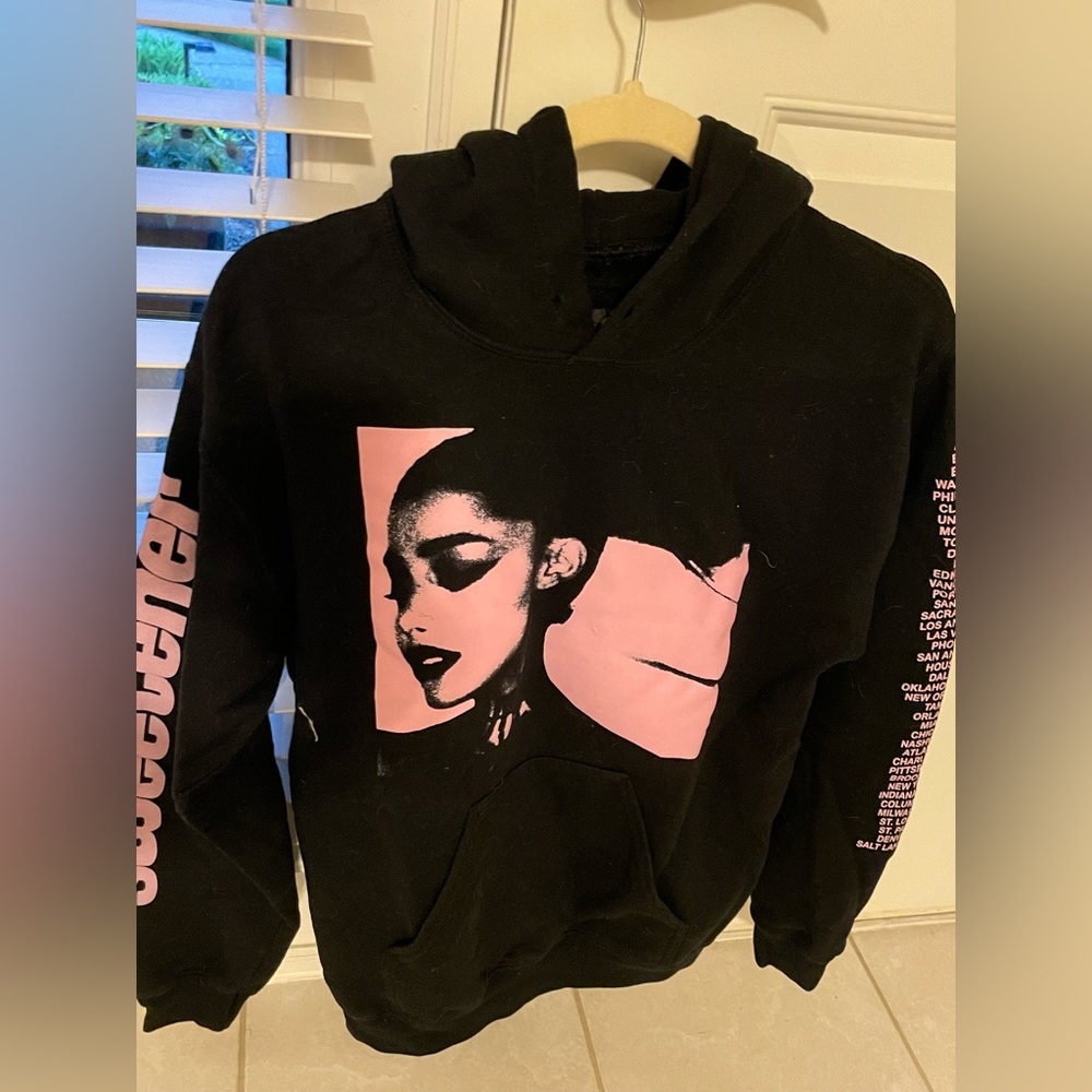 Ariana Grande - Sweetener World Tour sweatshirt